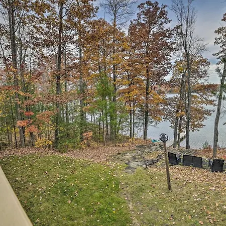 Lakefront Hawks Getaway - Fire Pit And Kayaks!